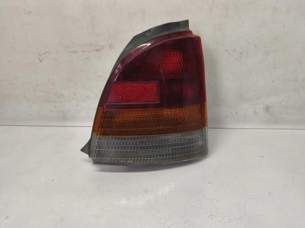 FEU ARRIERE DROIT TOYOTA STARLET P9 1996-1999 - Vue 1